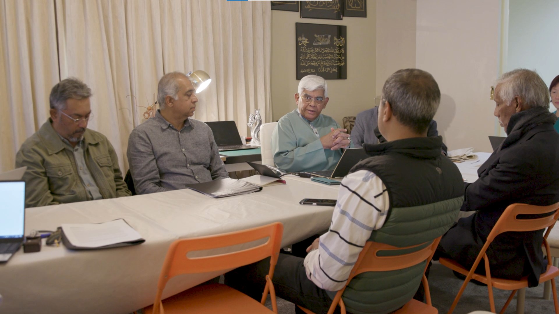 Hashim Abdul Rahman OAM chairing a meeting