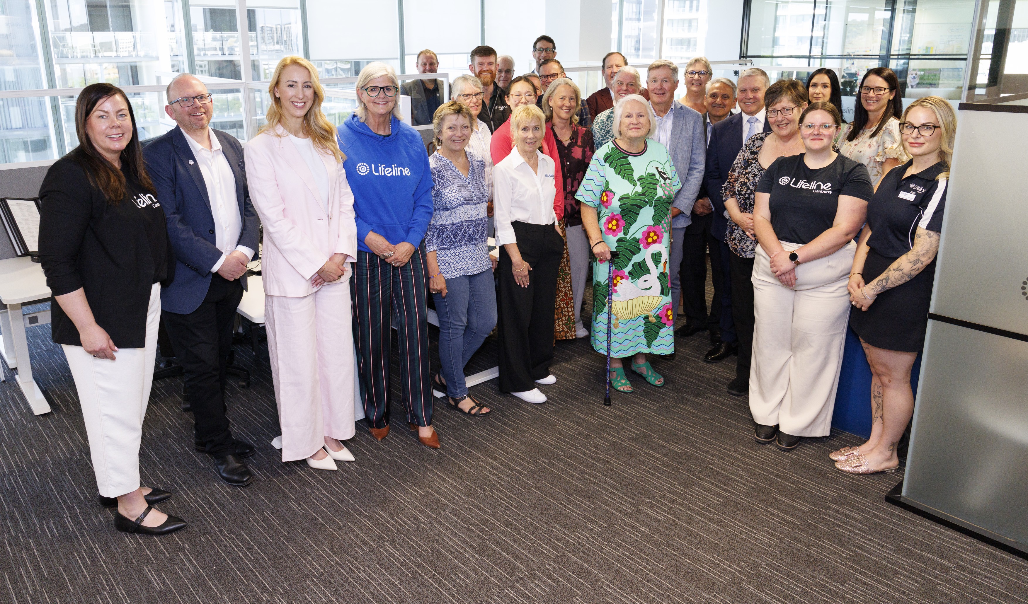 The Governor-General and the team at the Lifeline Crisis Support Centre