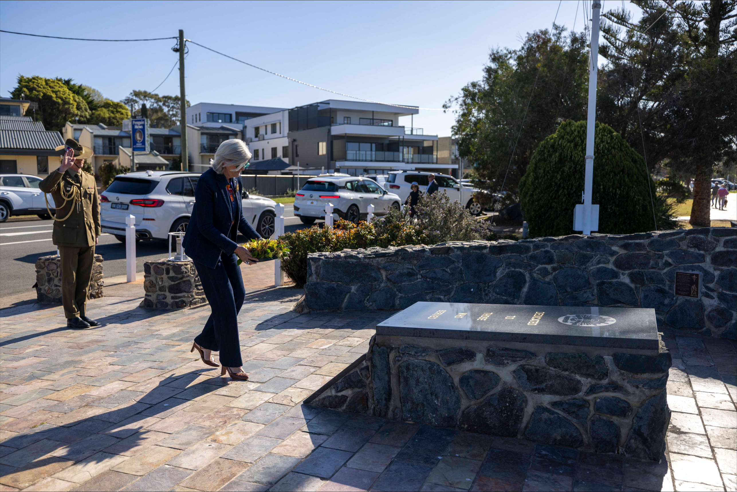 While in Merimbula, the Governor-General laid a wreath at the Merimbula War Memorial.